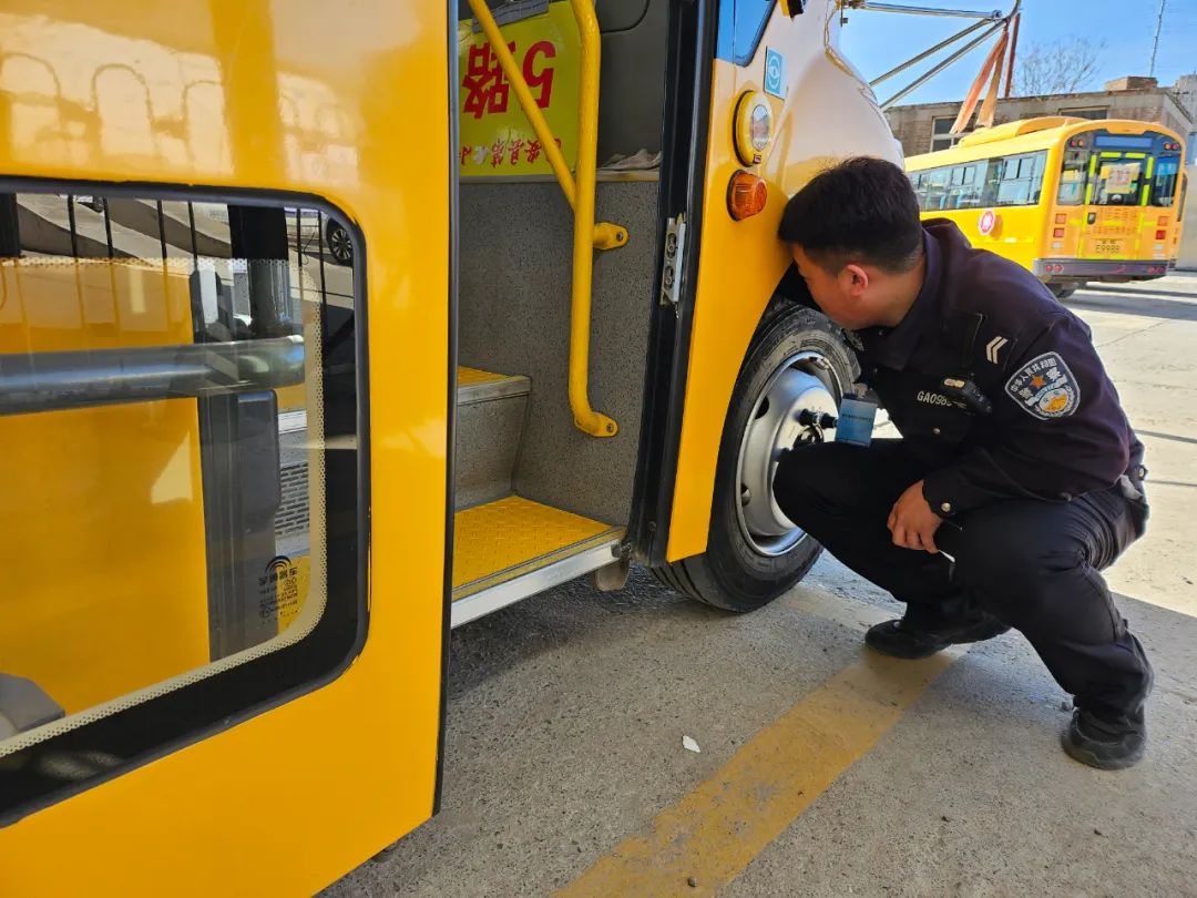 我為群眾辦實事|固安交警大隊車管所為轄區(qū)104輛校車開通“周末驗車通道” 圖片