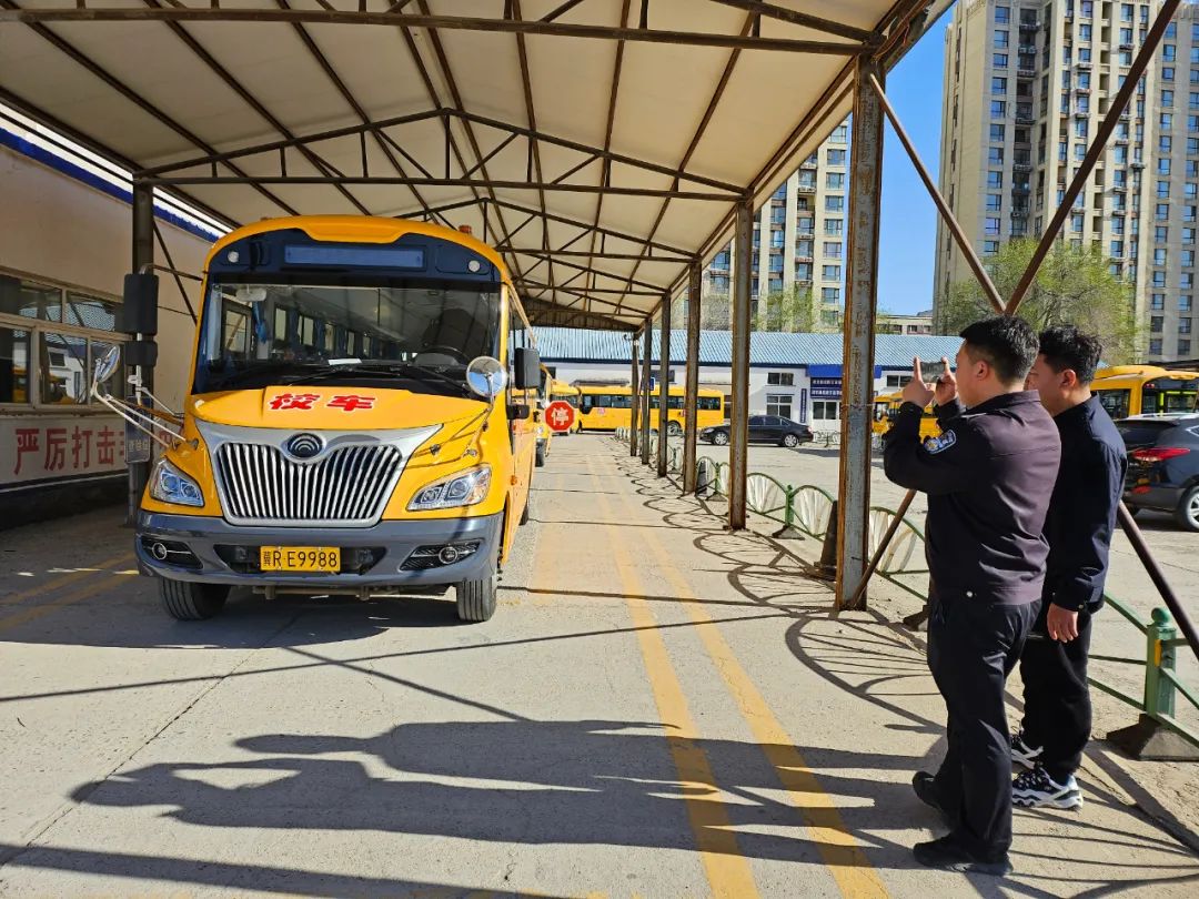 我為群眾辦實事|固安交警大隊車管所為轄區(qū)104輛校車開通“周末驗車通道” 圖片