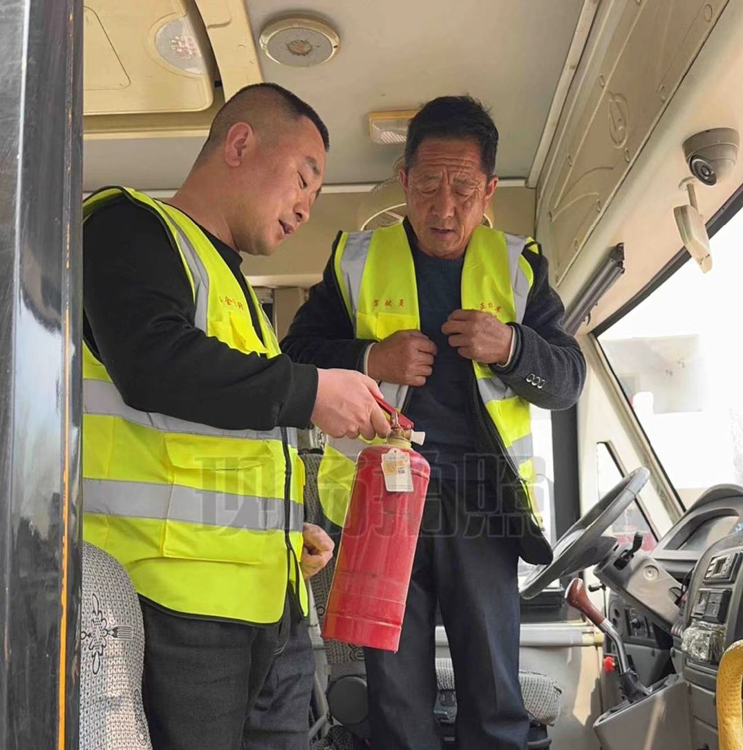 筑牢校園交通安全防線--------校車安全大檢查/ 圖片