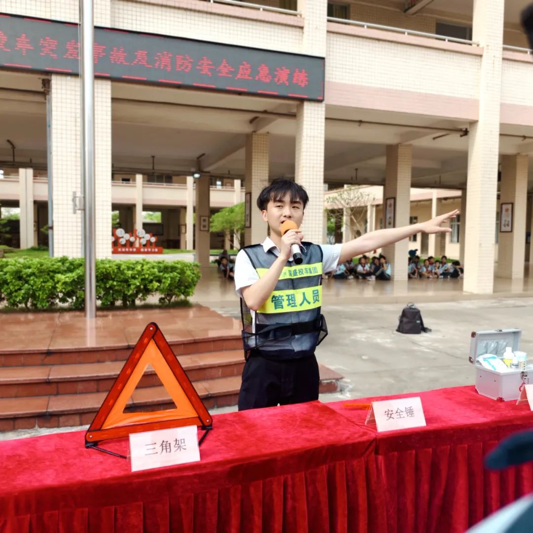 加強校車管理 筑牢安全防線——洪梅鎮(zhèn)第二小學開展校車消防應急疏散演練活動 加強校車管理 筑牢安全防線——洪梅鎮(zhèn)第二小學開展校車消防應急疏散演練活動