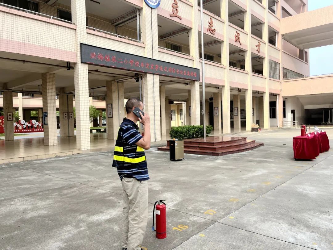 加強校車管理 筑牢安全防線——洪梅鎮(zhèn)第二小學開展校車消防應急疏散演練活動 圖片