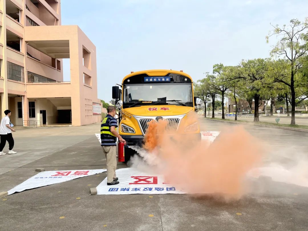 加強校車管理 筑牢安全防線——洪梅鎮(zhèn)第二小學開展校車消防應急疏散演練活動 加強校車管理 筑牢安全防線——洪梅鎮(zhèn)第二小學開展校車消防應急疏散演練活動