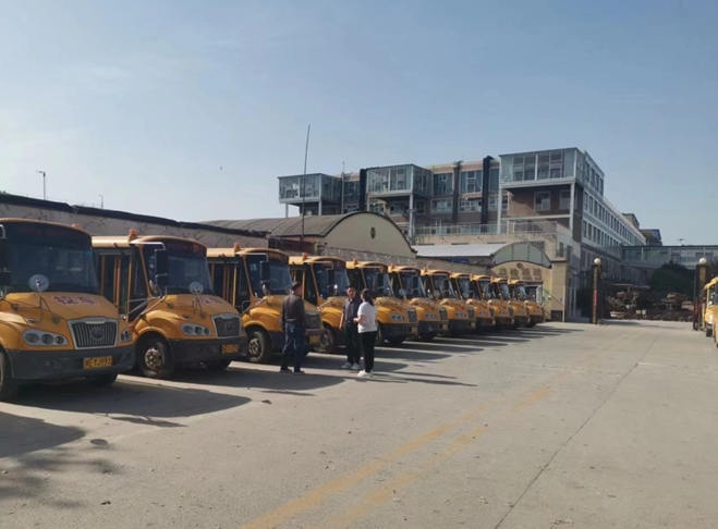 洪河屯鄉(xiāng)中心校:開展校車安全檢查,牢筑交通安全防線 圖片