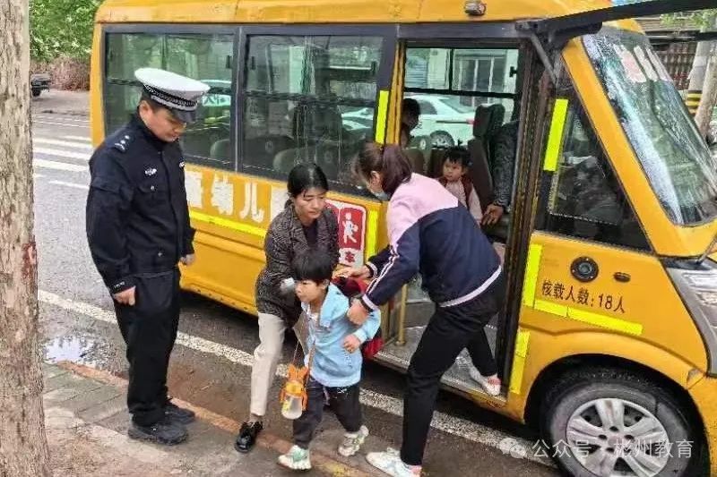 彬州市教育局開展“五一”假前校車安全工作督查活動(dòng) 圖片