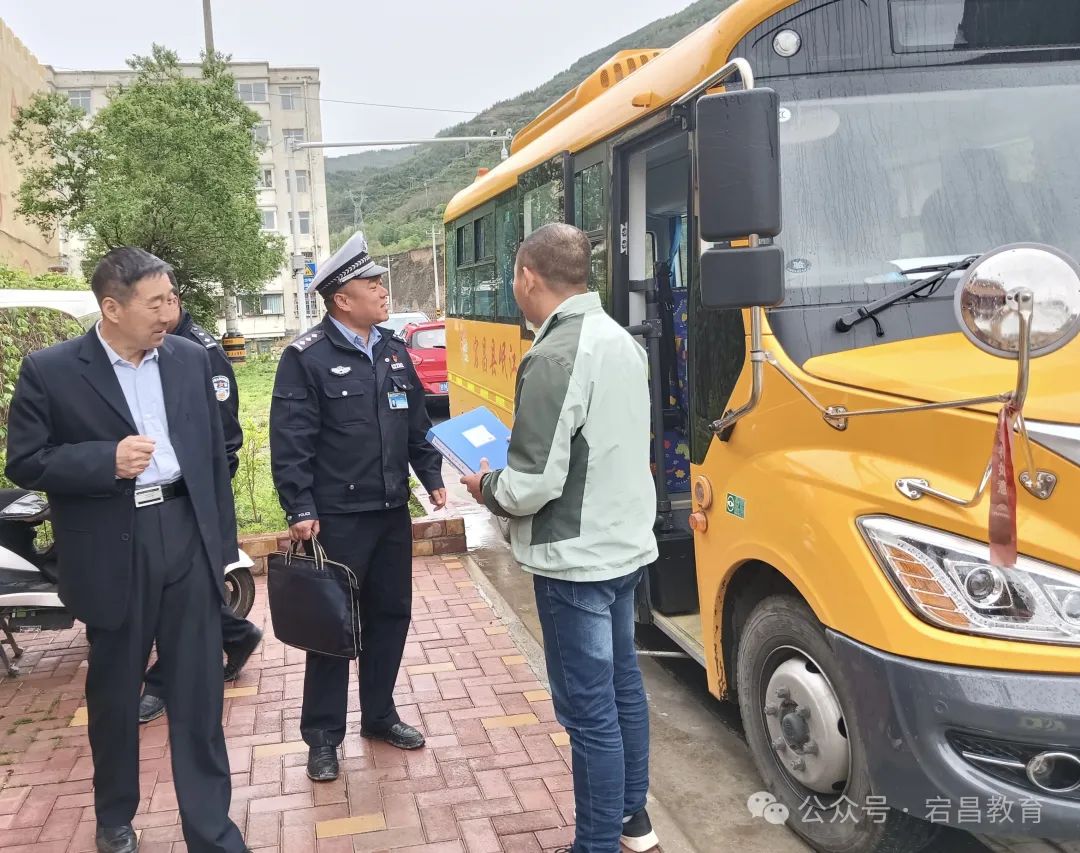 宕昌:強化校車安全大檢查 擰緊校車出行“安全閥” 宕昌:強化校車安全大檢查 擰緊校車出行“安全閥”