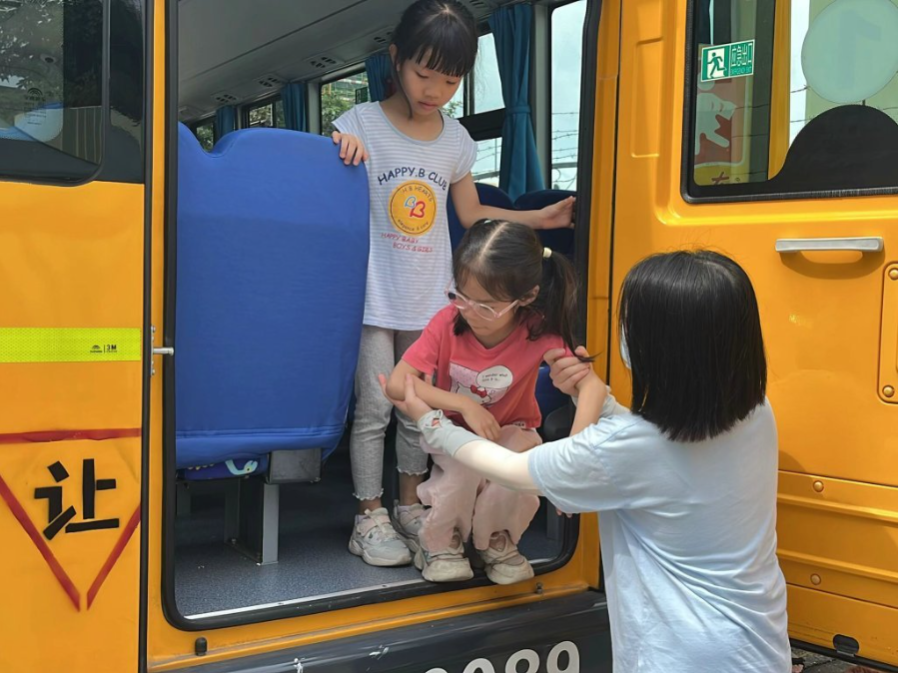 安全護航，平安抵達 ▎佛山市南海區(qū)大瀝禹源幼兒園2024年校車安全應(yīng)急演練