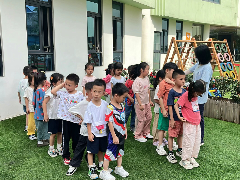 安全護航，平安抵達 ▎佛山市南海區(qū)大瀝禹源幼兒園2024年校車安全應(yīng)急演練