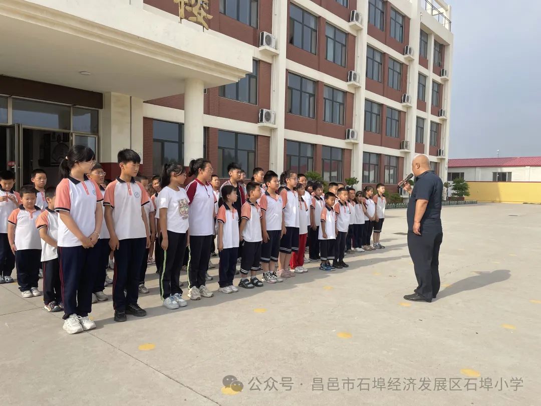 【全環(huán)境立德樹人】石埠小學(xué)進行校車應(yīng)急疏散演練活動 圖片