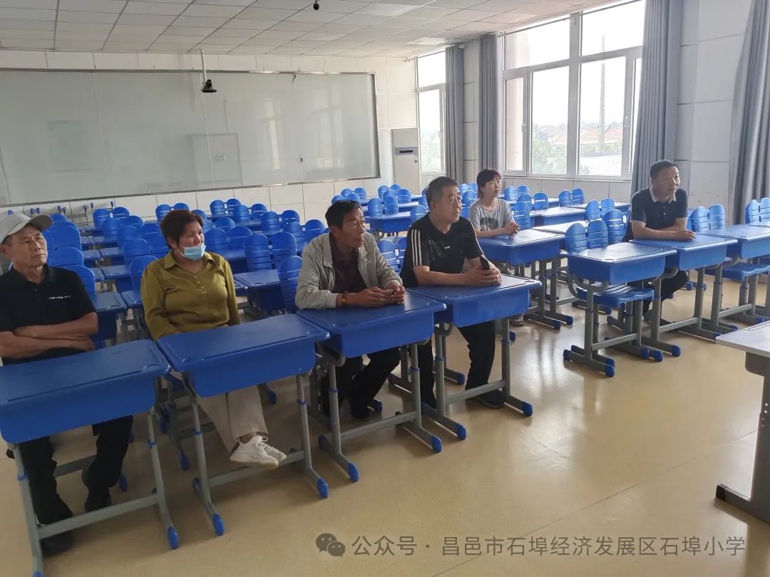 【全環(huán)境立德樹人】石埠小學(xué)進行校車應(yīng)急疏散演練活動 圖片