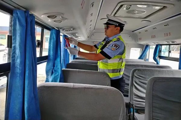 吉木乃縣公安局交警大隊(duì)持續(xù)開展校車安全大檢查