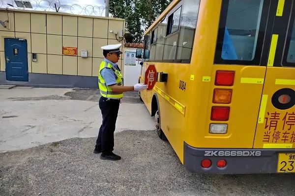 吉木乃縣公安局交警大隊(duì)持續(xù)開展校車安全大檢查