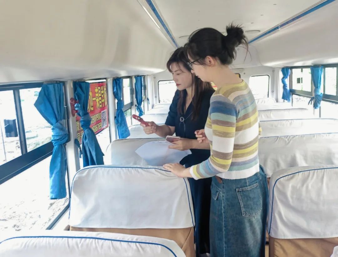 新區(qū)六?！ぐ踩?平安校車 為愛護航——哈爾濱新區(qū)第六學(xué)校開展校車安全檢查活動