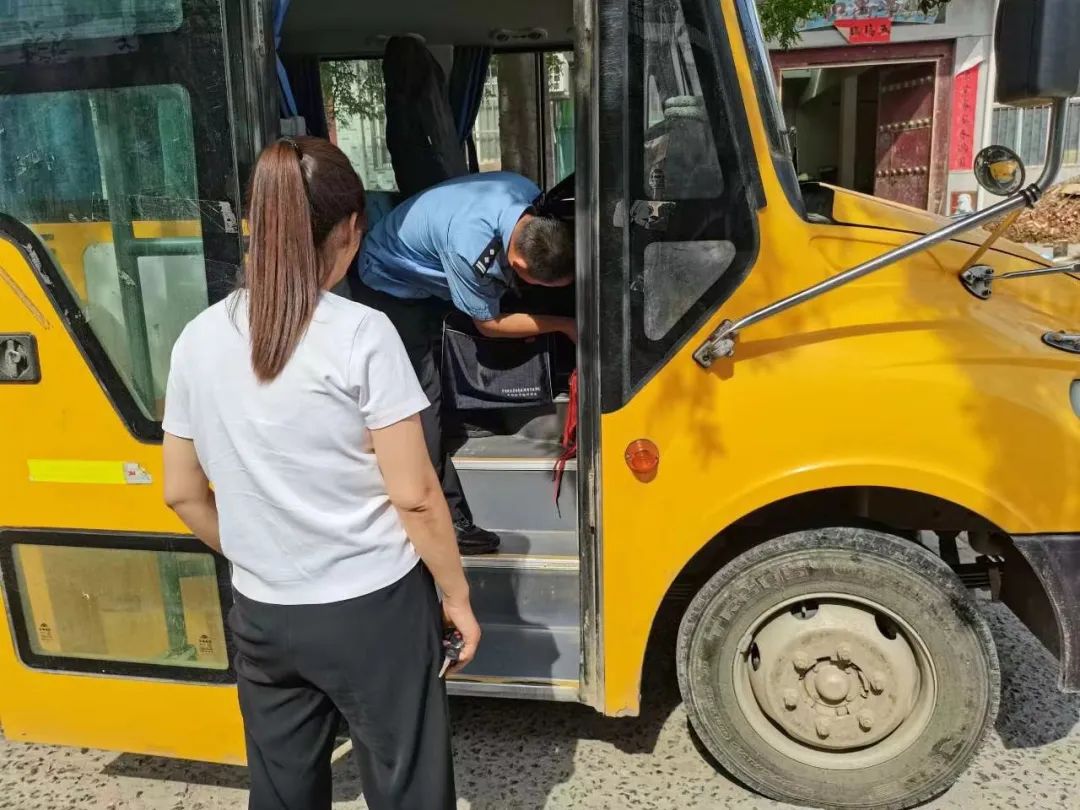 強化校車安全“大檢查” 擰緊校車出行“安全閥” 圖片
