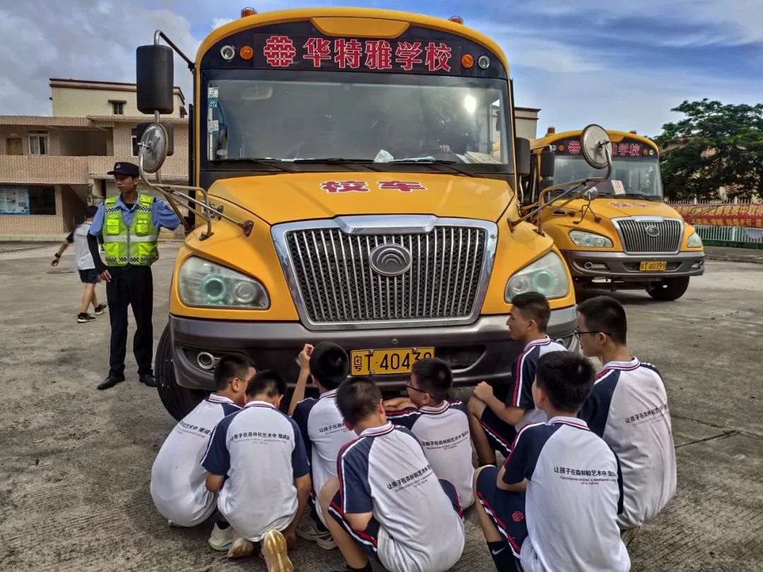 狠抓校車安全 構(gòu)建平安校園——華特雅學校開展校車安全逃生疏散演練系列活動 狠抓校車安全 構(gòu)建平安校園——華特雅學校開展校車安全逃生疏散演練系列活動