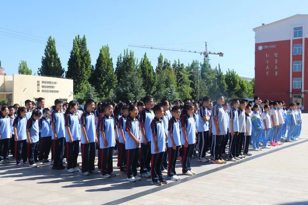 寧陽縣第二實驗中學(xué)舉行校車安全應(yīng)急疏散演練/ 圖片