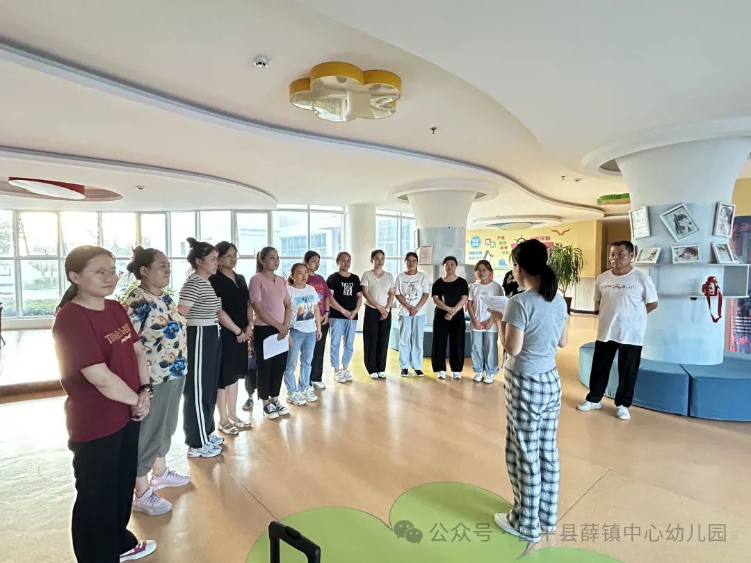 應(yīng)急演練不松懈 校車(chē)安全伴我行——薛鎮(zhèn)中心幼兒園校車(chē)安全演練活動(dòng) 應(yīng)急演練不松懈 校車(chē)安全伴我行——薛鎮(zhèn)中心幼兒園校車(chē)安全演練活動(dòng)