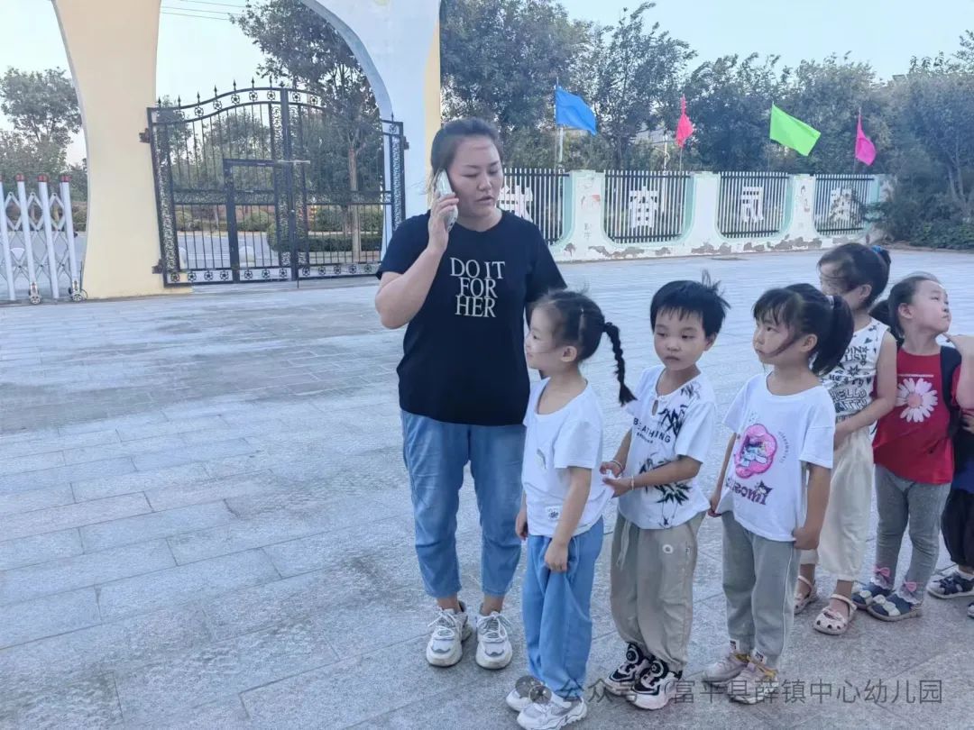 應(yīng)急演練不松懈 校車(chē)安全伴我行——薛鎮(zhèn)中心幼兒園校車(chē)安全演練活動(dòng) 應(yīng)急演練不松懈 校車(chē)安全伴我行——薛鎮(zhèn)中心幼兒園校車(chē)安全演練活動(dòng)