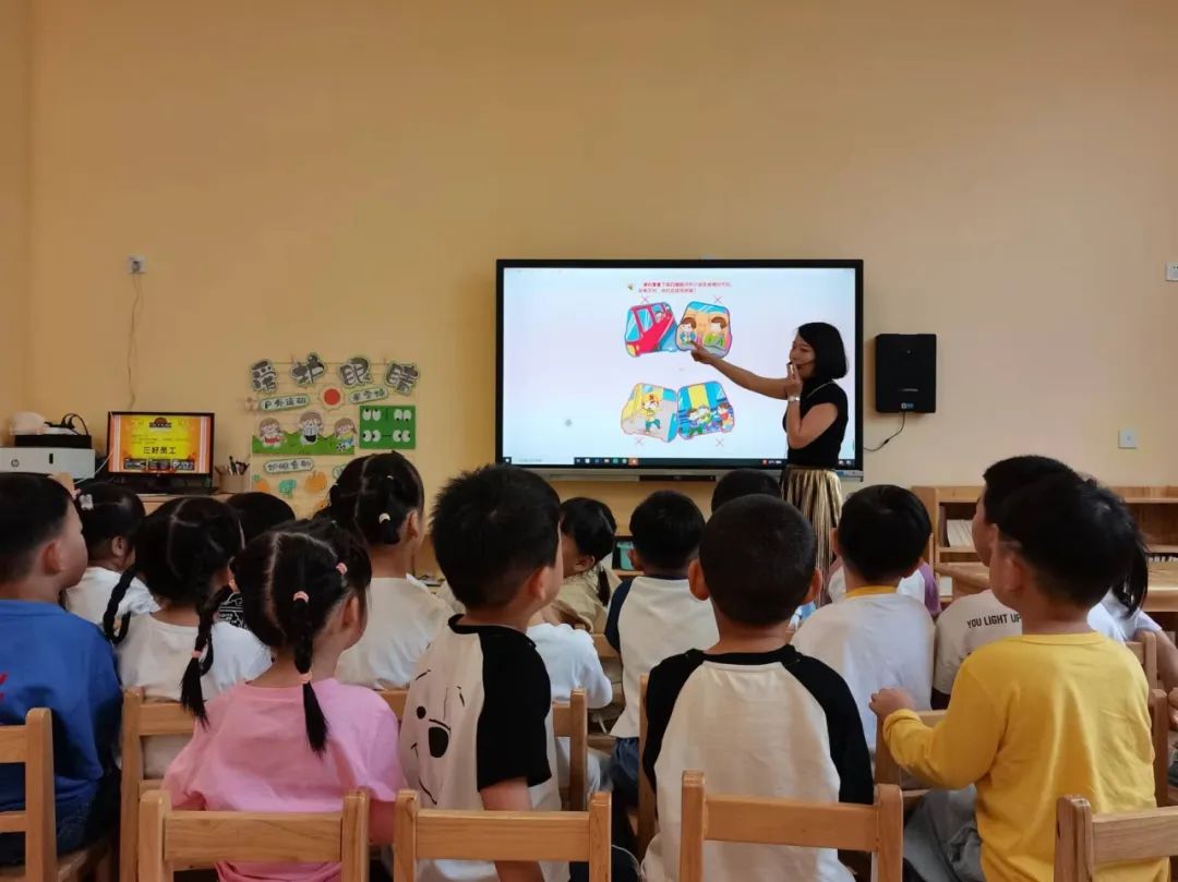 以練筑防 安全啟航 | 興化市陽(yáng)山幼兒園校車安全應(yīng)急疏散演練 圖片