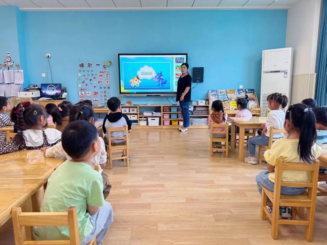 以練筑防 安全啟航 | 興化市陽(yáng)山幼兒園校車安全應(yīng)急疏散演練 圖片