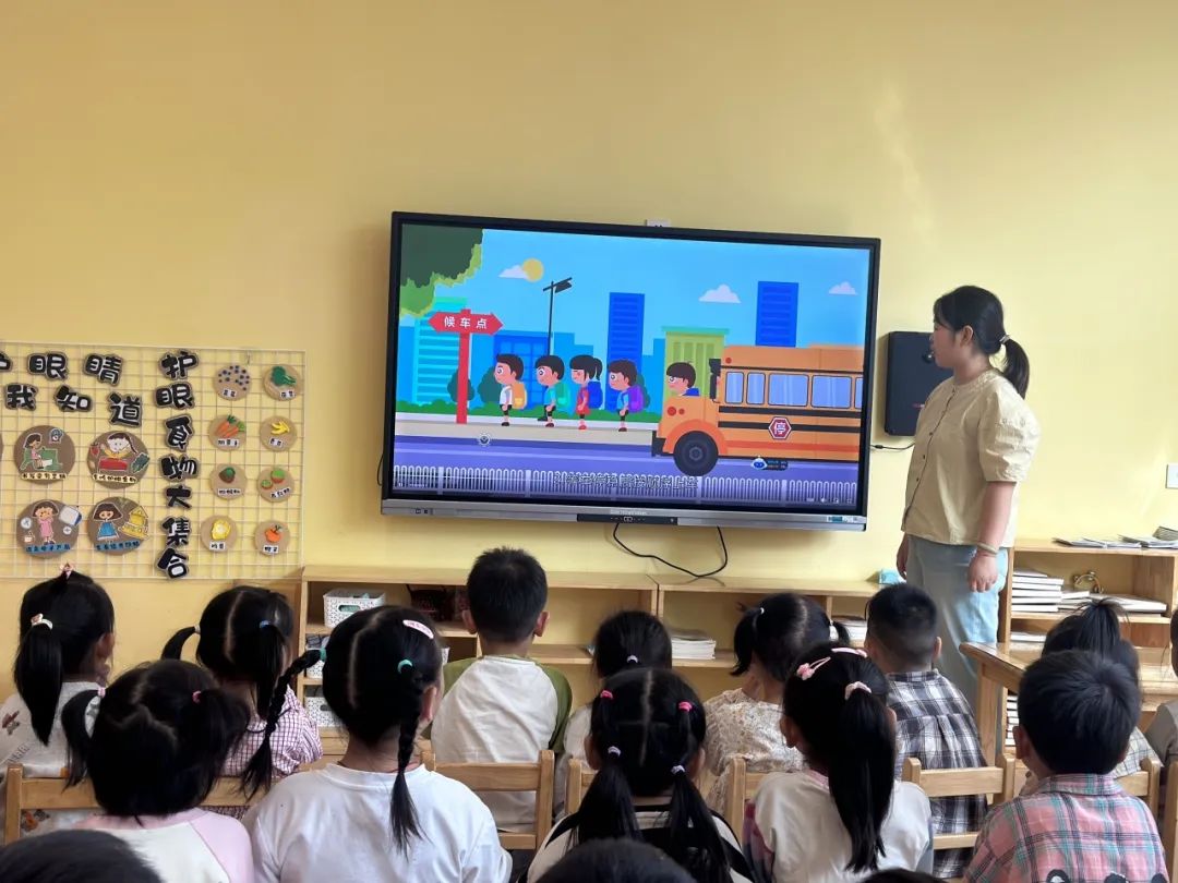 以練筑防 安全啟航 | 興化市陽(yáng)山幼兒園校車安全應(yīng)急疏散演練 圖片