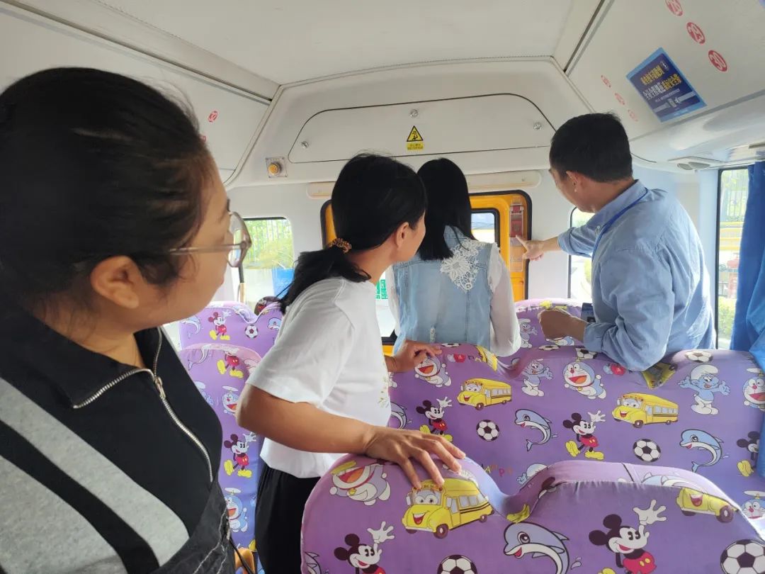 以練筑防 安全啟航 | 興化市陽(yáng)山幼兒園校車安全應(yīng)急疏散演練 圖片