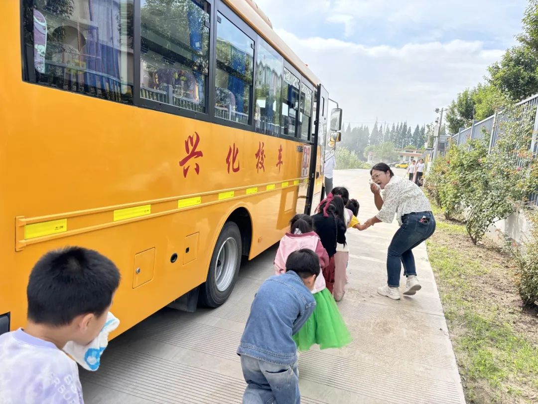 以練筑防 安全啟航 | 興化市陽(yáng)山幼兒園校車安全應(yīng)急疏散演練 以練筑防 安全啟航 | 興化市陽(yáng)山幼兒園校車安全應(yīng)急疏散演練