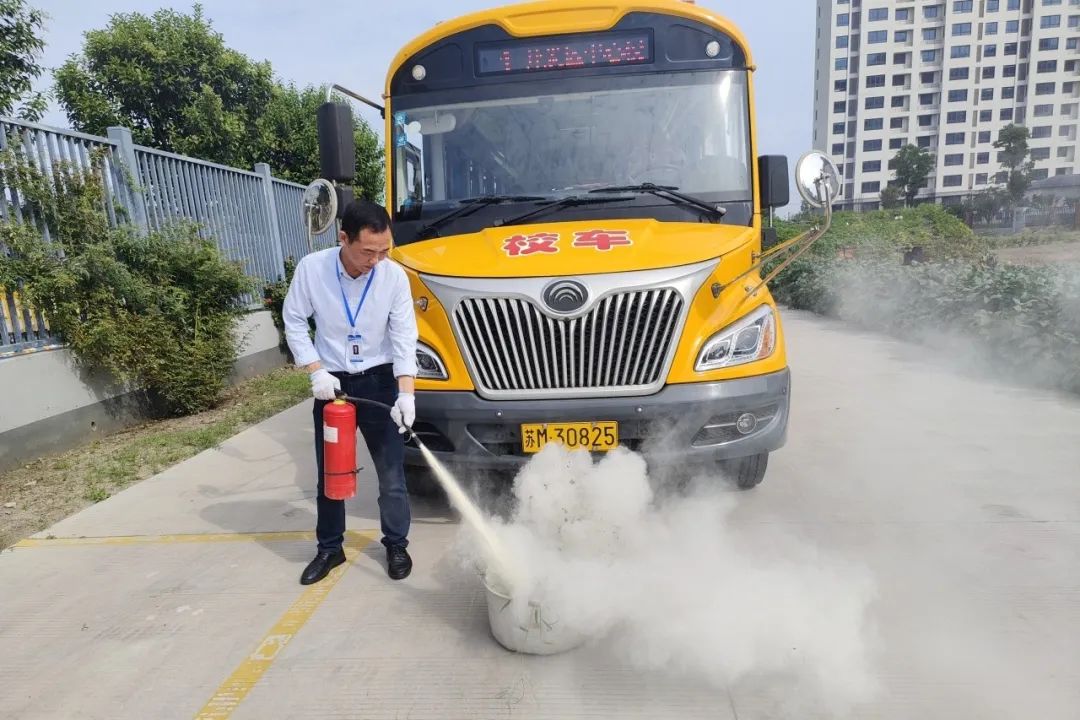 以練筑防 安全啟航 | 興化市陽(yáng)山幼兒園校車安全應(yīng)急疏散演練 以練筑防 安全啟航 | 興化市陽(yáng)山幼兒園校車安全應(yīng)急疏散演練