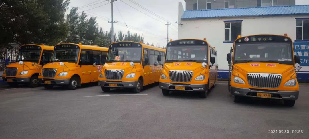 大安交巡警嚴把校車“體檢關(guān)” 保障學生乘車安全 圖片