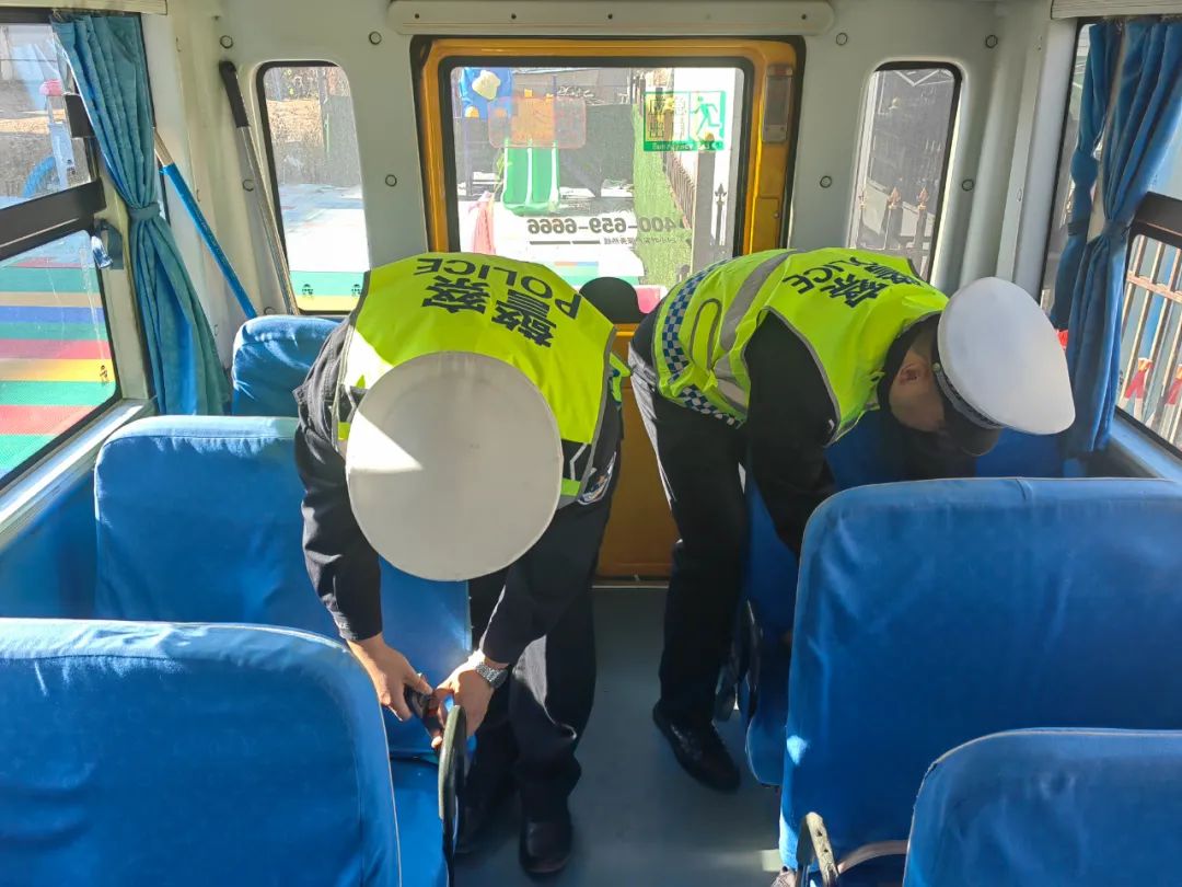 七進(jìn)宣傳 | 伊美交警積極推進(jìn)2024年秋季校車交通安全警示教育工作 圖片