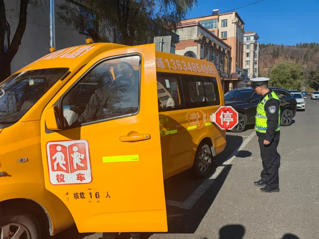 七進(jìn)宣傳 | 伊美交警積極推進(jìn)2024年秋季校車交通安全警示教育工作 圖片