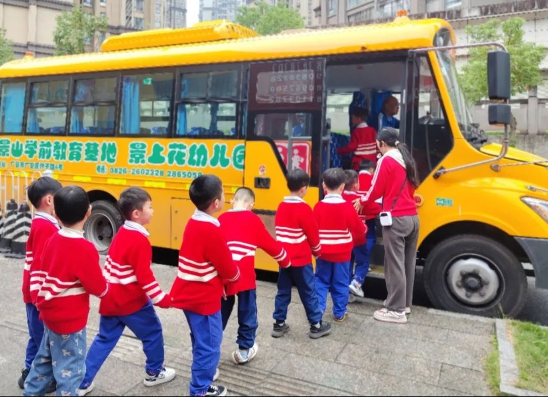 用心呵護(hù)，為愛護(hù)航——廣安市廣安區(qū)景上花幼兒園校車消防演練