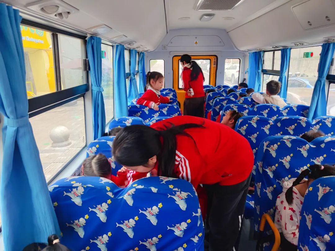 用心呵護(hù)，為愛護(hù)航——廣安市廣安區(qū)景上花幼兒園校車消防演練