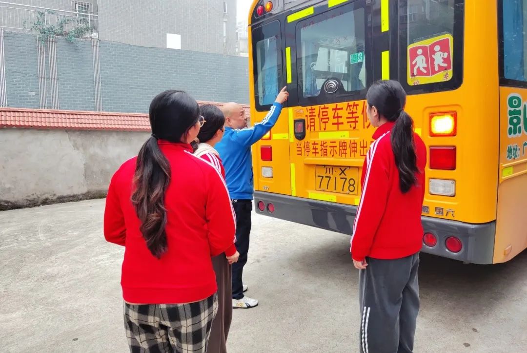 用心呵護(hù)，為愛護(hù)航——廣安市廣安區(qū)景上花幼兒園校車消防演練