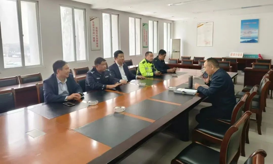 【建湖教育】縣教育局組織定制公交及學(xué)校自備校車聯(lián)合檢查 圖片