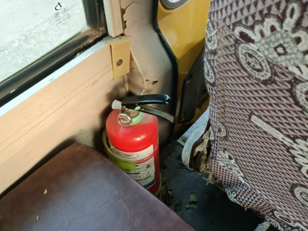 校車安全第一步 上下學(xué)路我來護(hù)----監(jiān)利思源實(shí)驗(yàn)學(xué)校校車安全專題會(huì)議