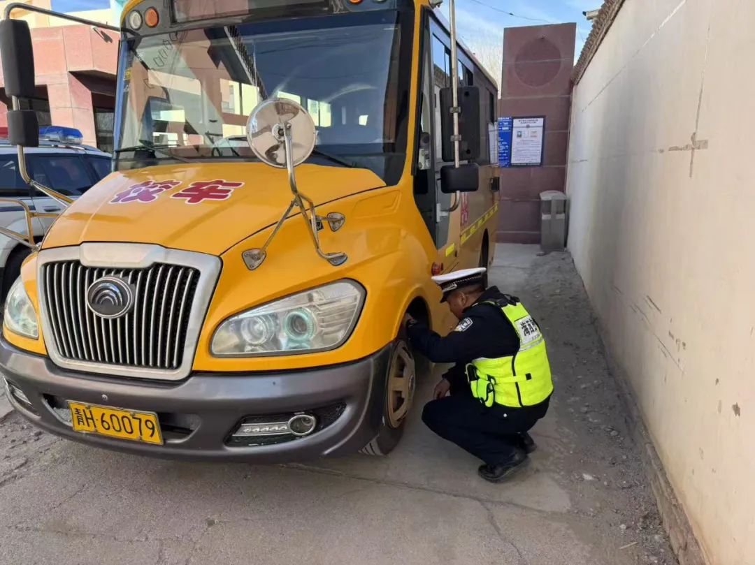 【冬季行動(dòng)】都蘭交警開展校車安全檢查工作 圖片