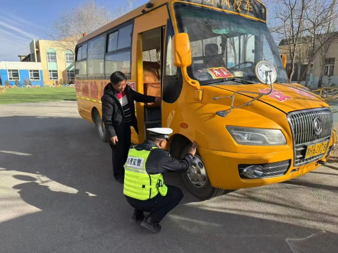 【冬季行動(dòng)】都蘭交警開展校車安全檢查工作 圖片