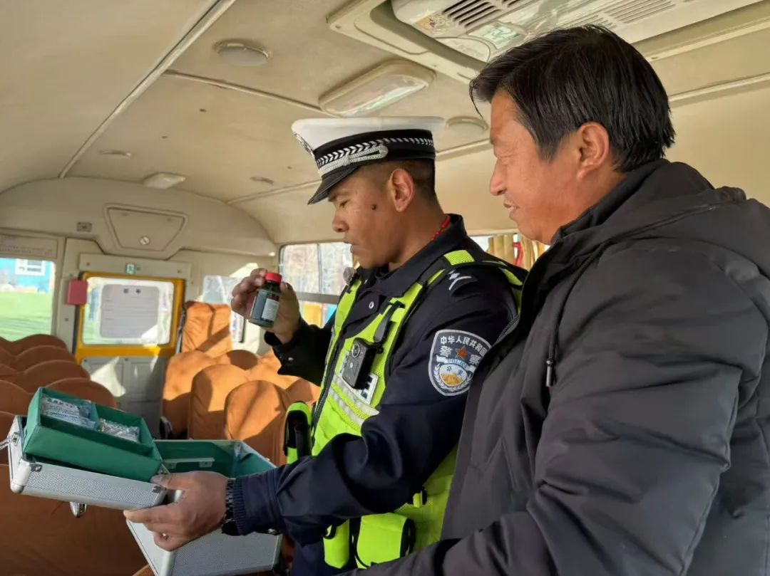 【冬季行動(dòng)】都蘭交警開展校車安全檢查工作 圖片