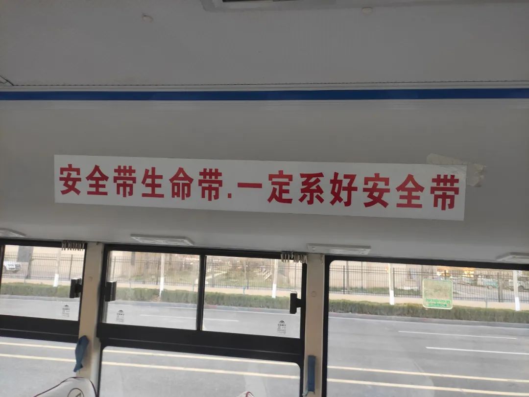 【全環(huán)境立德樹人】以演筑防 安全護航——濟南高新區(qū)稼軒小學開展校車安全應急演練活動 圖片