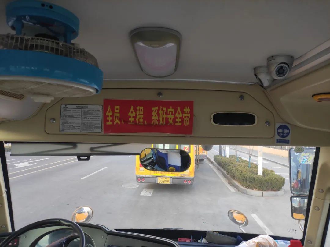 【全環(huán)境立德樹人】以演筑防 安全護航——濟南高新區(qū)稼軒小學開展校車安全應急演練活動 圖片