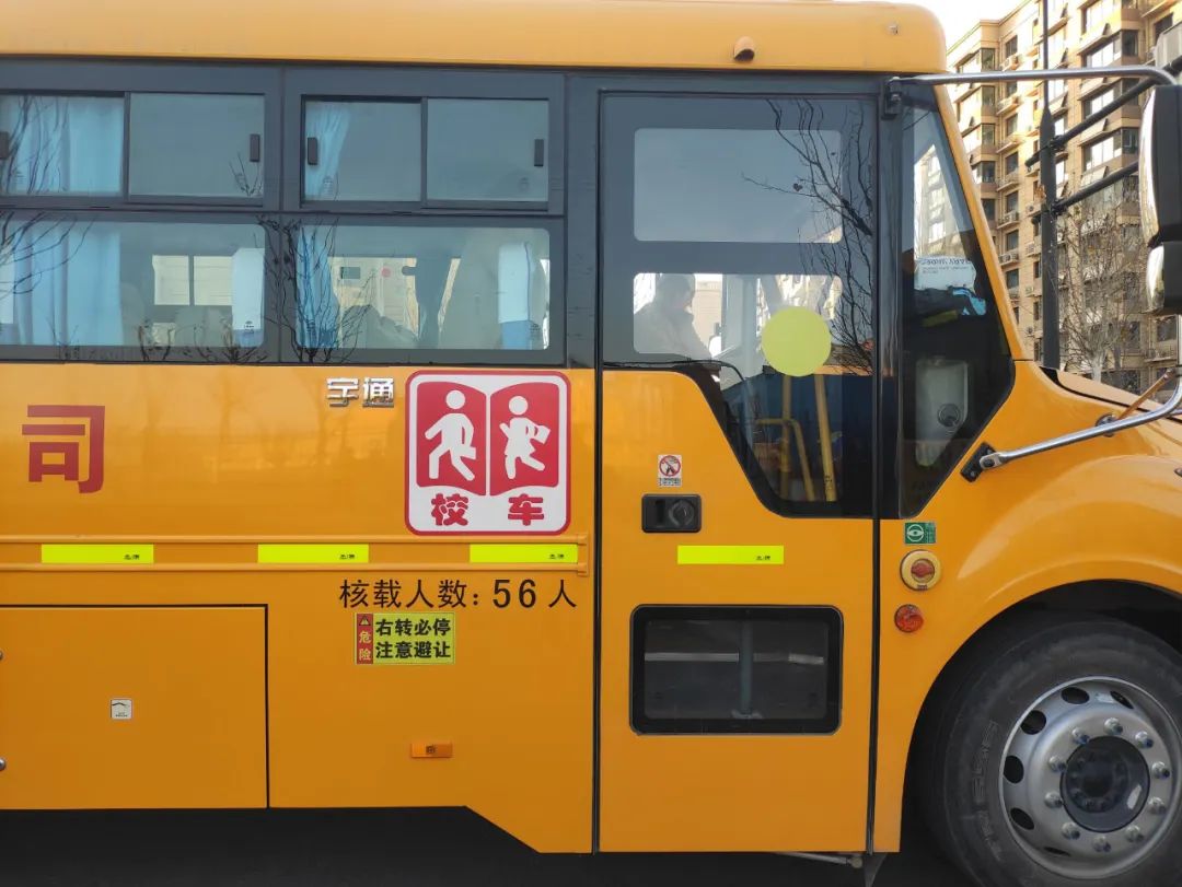 【全環(huán)境立德樹人】以演筑防 安全護航——濟南高新區(qū)稼軒小學開展校車安全應急演練活動 圖片