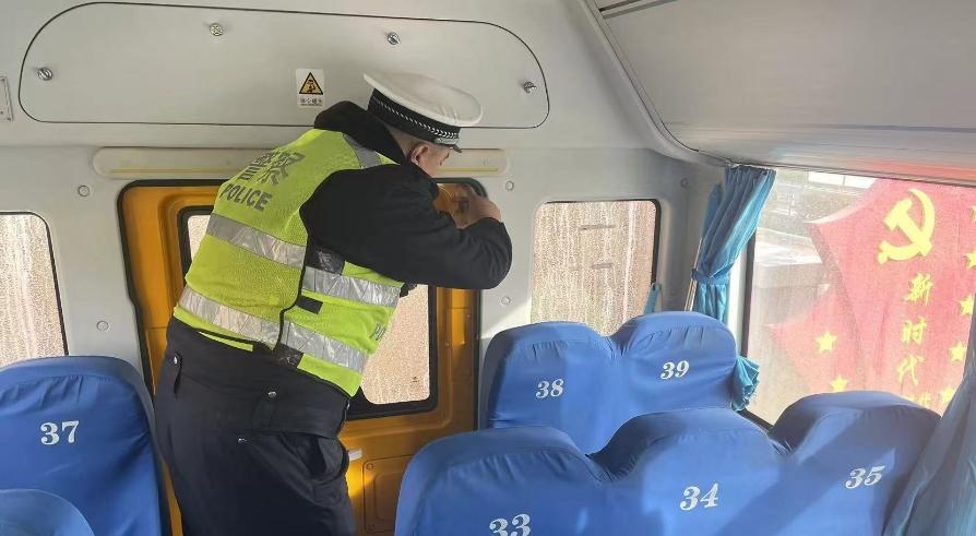 文明交通 攜手共創(chuàng) | 嚴(yán)把校車安全關(guān) 守護(hù)學(xué)生平安路