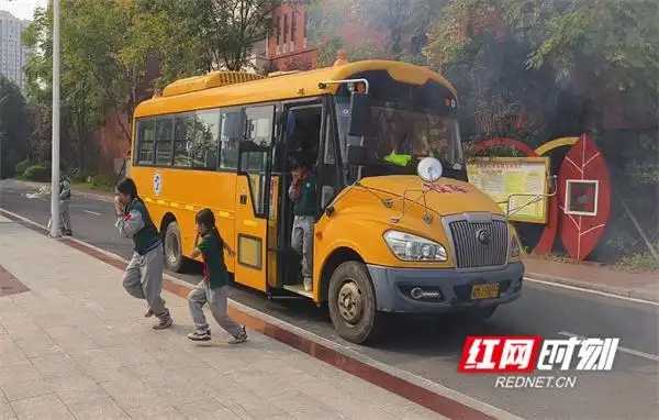 永州市冷水灘區(qū)富強(qiáng)小學(xué)2024年秋季校車管理工作紀(jì)實(shí)
