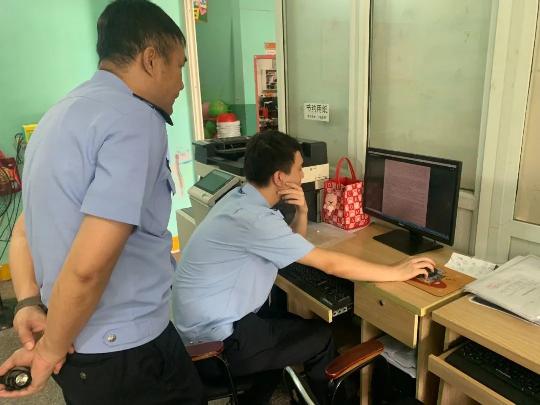 【平安校園】嚴(yán)把校車“安全關(guān)”——石獅市英才幼兒園迎接校車安全檢查 【平安校園】嚴(yán)把校車“安全關(guān)”——石獅市英才幼兒園迎接校車安全檢查