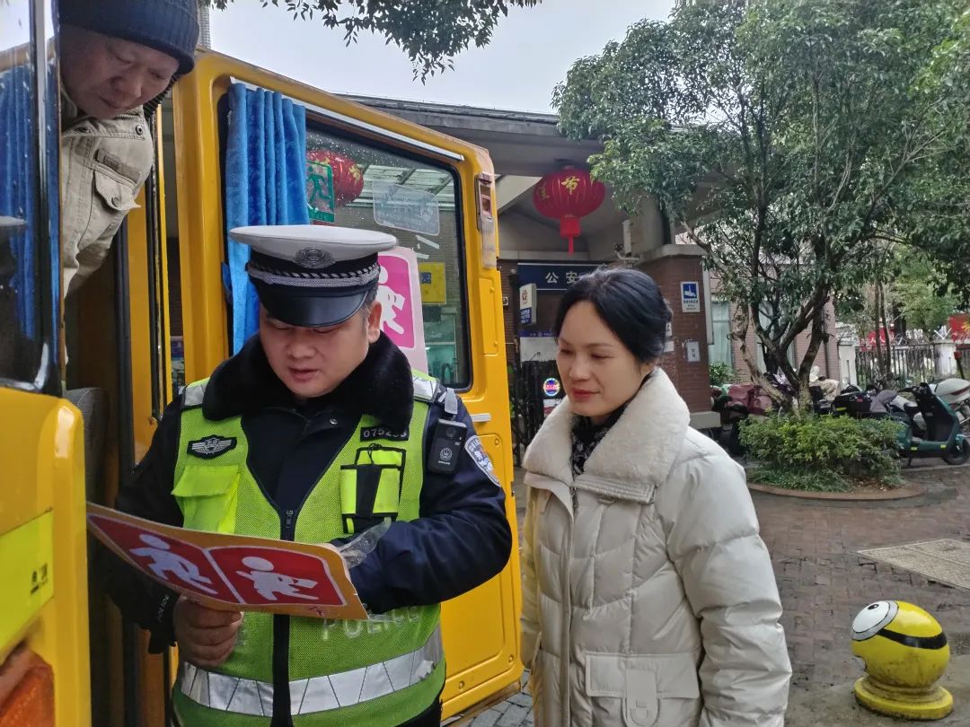 擰緊校車“安全閥” 筑牢學(xué)生“平安路”