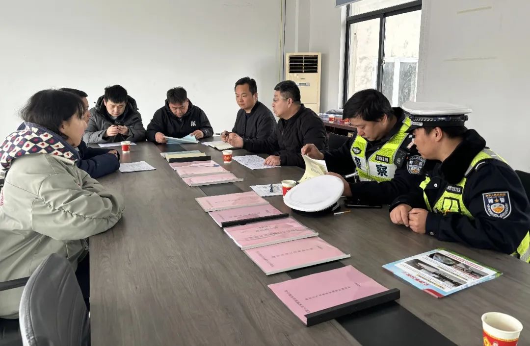 擰緊校車“安全閥” 筑牢學(xué)生“平安路”