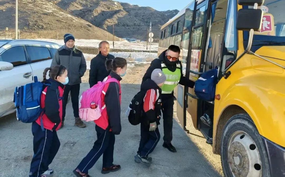 【蒲公綠色課堂·安全】--沖乎爾鎮(zhèn)寄宿制中護(hù)航成長(zhǎng)校車安全