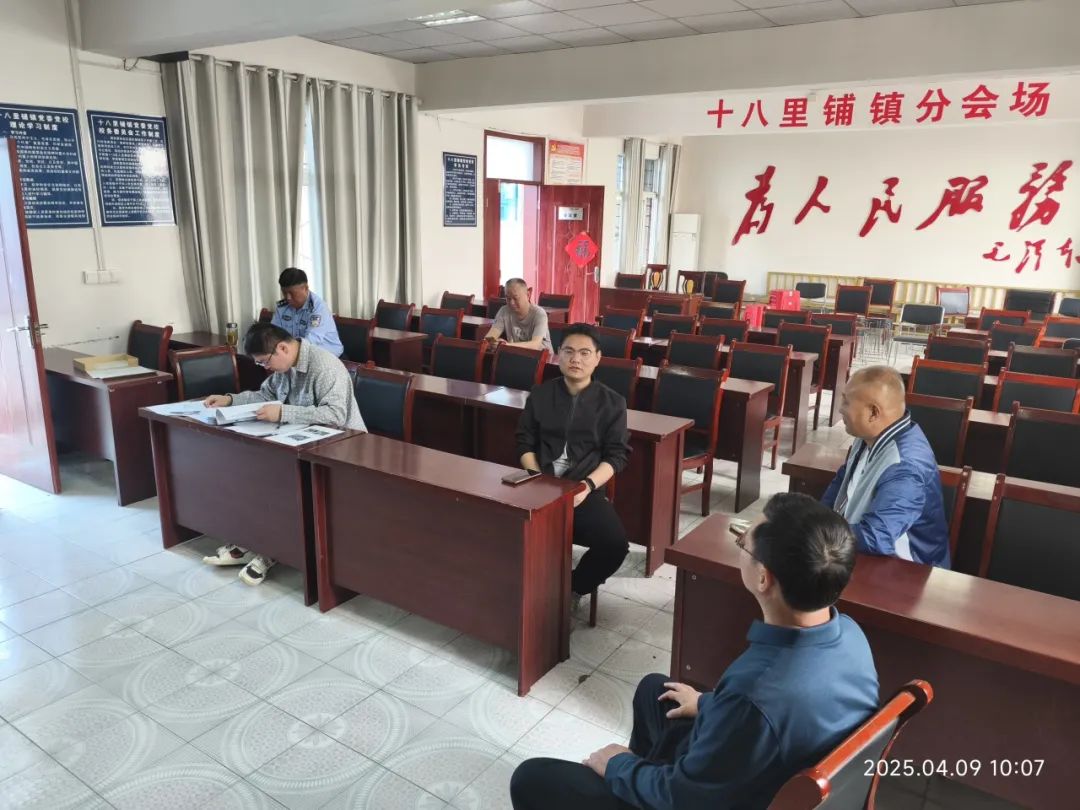 縣應(yīng)急管理局檢查組到十八里鋪鎮(zhèn)檢查校車(chē)安全隱患排查整治工作/ 縣應(yīng)急管理局檢查組到十八里鋪鎮(zhèn)檢查校車(chē)安全隱患排查整治工作