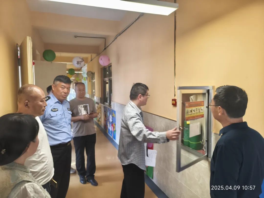 縣應(yīng)急管理局檢查組到十八里鋪鎮(zhèn)檢查校車(chē)安全隱患排查整治工作/ 縣應(yīng)急管理局檢查組到十八里鋪鎮(zhèn)檢查校車(chē)安全隱患排查整治工作