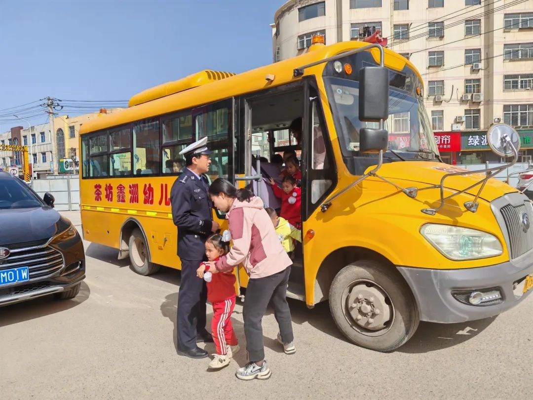 【部門(mén)動(dòng)態(tài)】春季攻防宣丨校車(chē)安全“大檢查” 筑牢學(xué)生“安全路” 【部門(mén)動(dòng)態(tài)】春季攻防宣丨校車(chē)安全“大檢查” 筑牢學(xué)生“安全路”